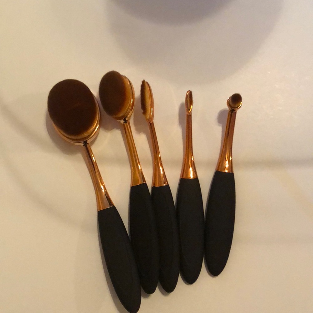 Round Makeup Brush Set - Picture 2 of 2
